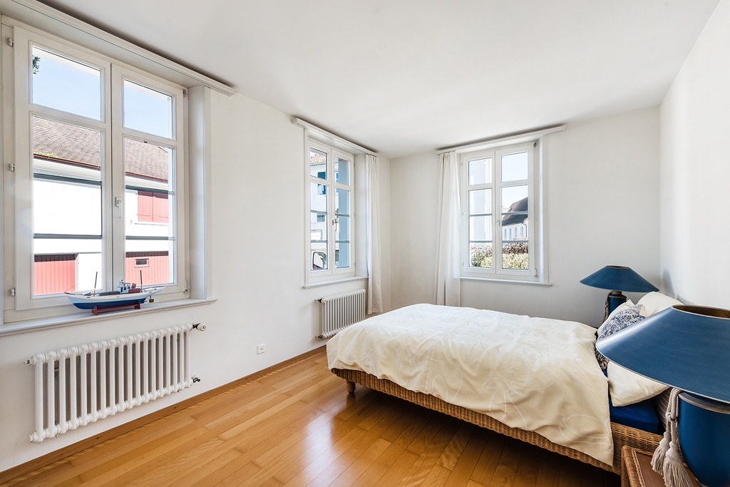 wp_source:https://immofuchsbau.com/wp-content/uploads/2023/04/Wohnung-Guettingen-Schlafzimmer.jpg